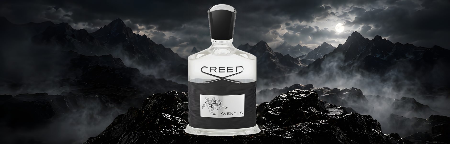 بطری Creed Aventus روی کوه‌های مه‌آلود
